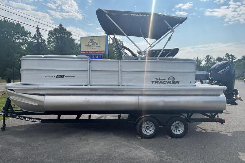 2026 Sun Tracker PB 20 DLX