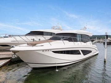 2018 Regal 42 Grande Coupe