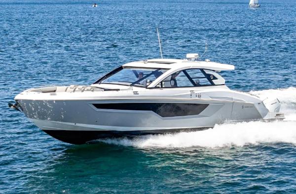 2025 Cruisers Yachts 50 GLS