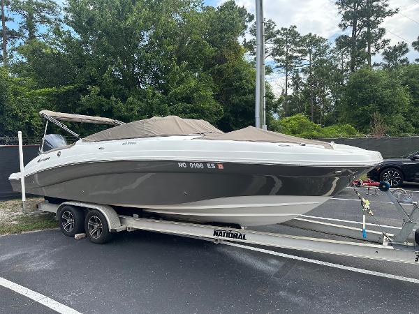2016 Hurricane SunDeck 2690 OB