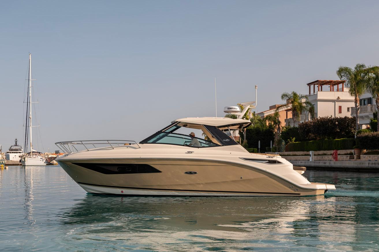 2024 Sea Ray 320 Sundancer