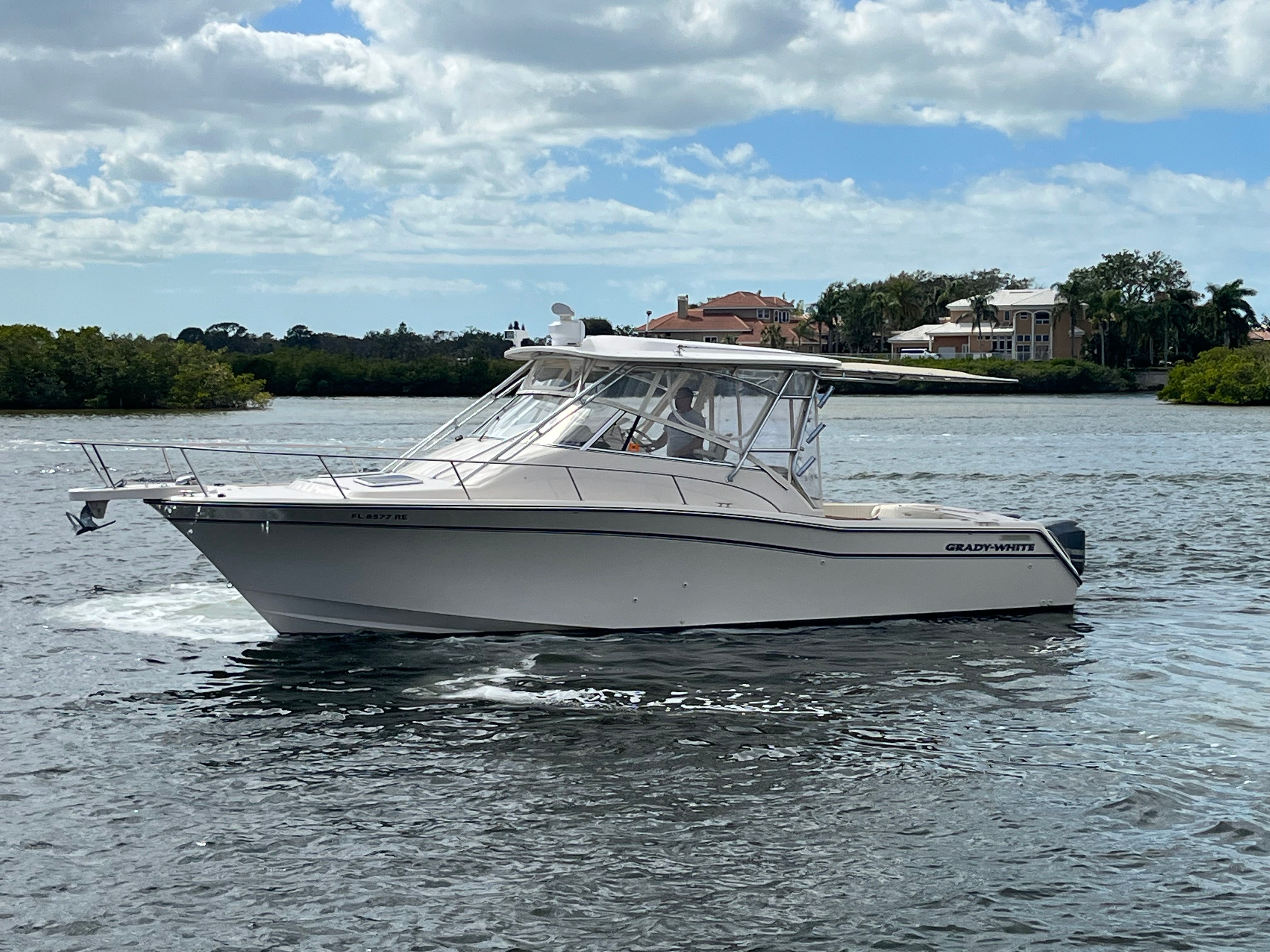2005 Grady-White Express 330