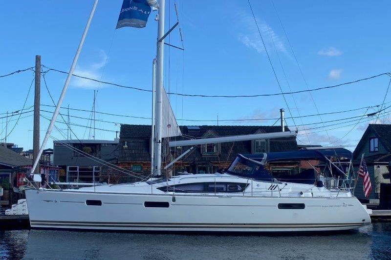Jeanneau Sun Odyssey 42 DS 2011 Jeanneau Sun Odyssey 42 DS sailboat docked, featuring sleek design and modern rigging.