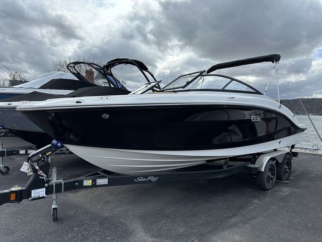 2025 Sea Ray SPX 210