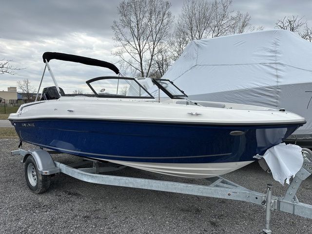 2025 Bayliner VR4 Bowrider - Outboard