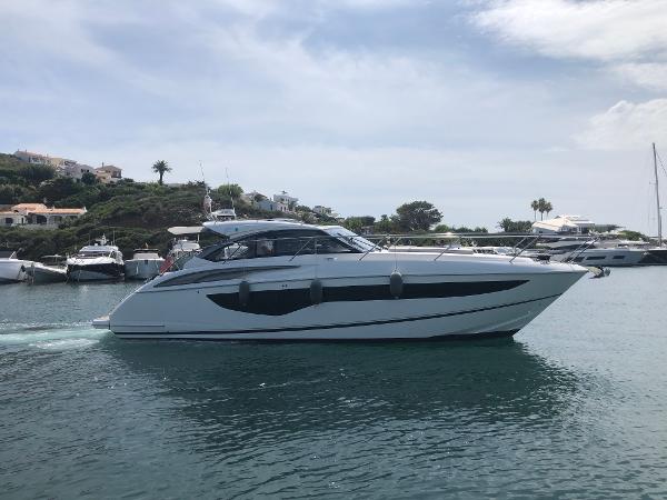 2022 Princess V40