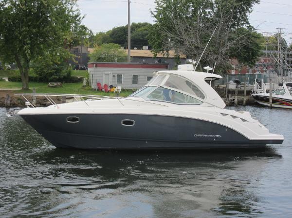 2017 Chaparral 330 Signature