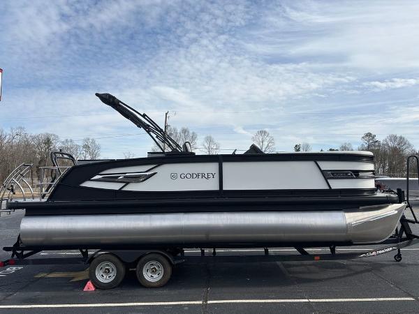 2025 Godfrey AquaPatio 235 DFLC