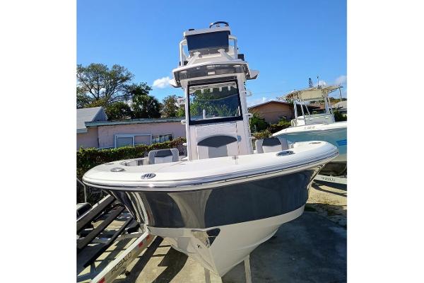 Robalo 266 Cayman SD 2023 Robalo 266 Cayman SD boat, docked outdoors, showcasing sleek design and modern features.