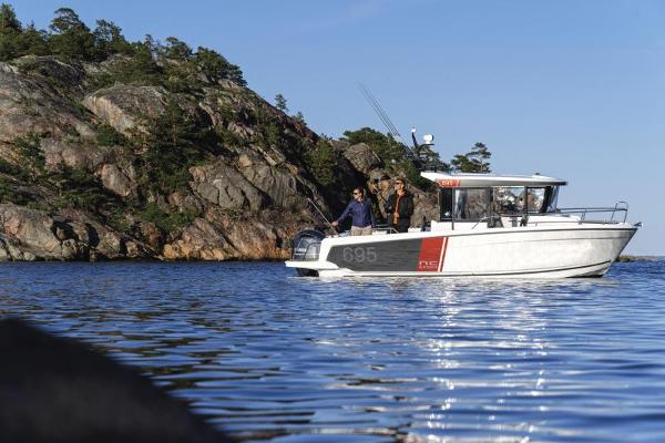 2023 Jeanneau 695 Sport