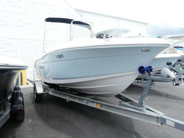 Robalo R180 Center Console