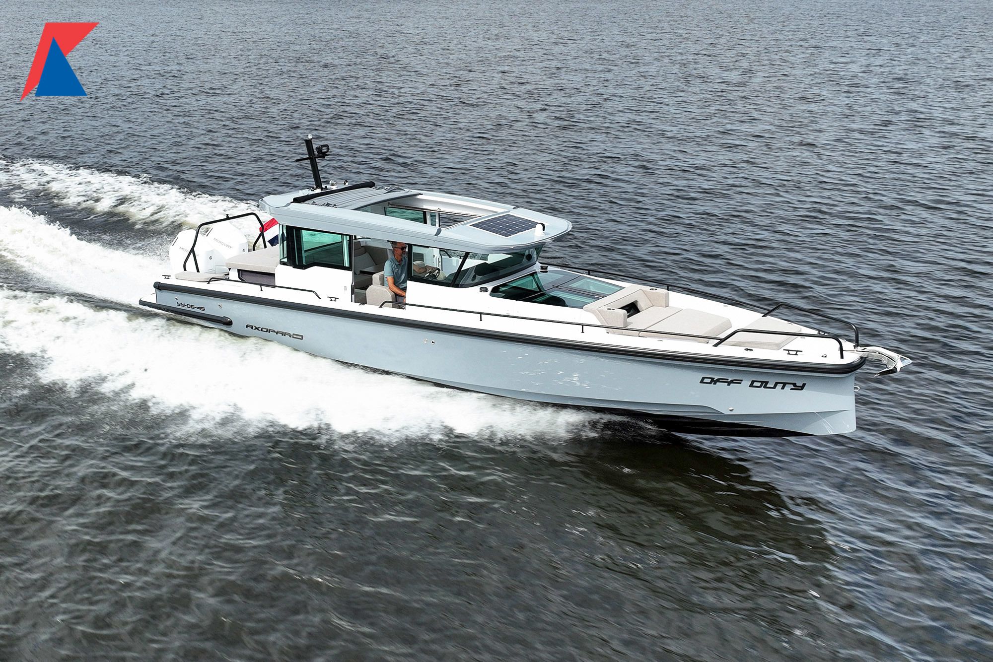 2023 Axopar 37 XC Cross Cabin Mediterrana Edition