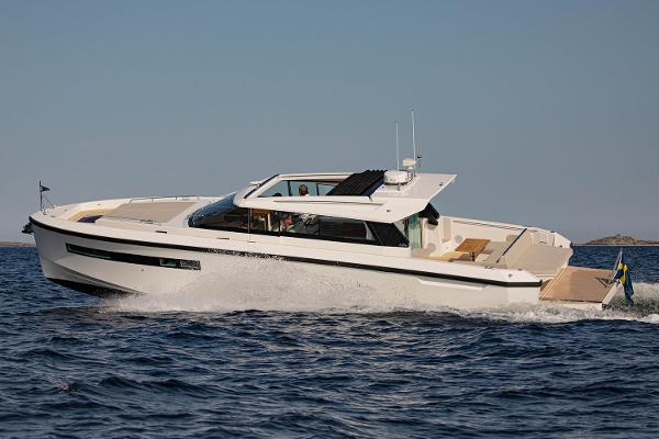 2025 Delta Powerboats 48 Coupe
