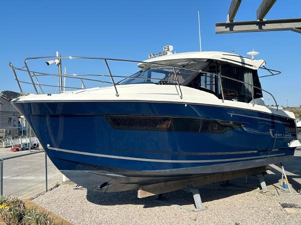 Jeanneau Merry Fisher 895 2017 Jeanneau Merry Fisher 895 boat on display, blue hull, docked outdoors.