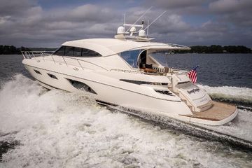 2017 Riviera 6000 Sport Yacht