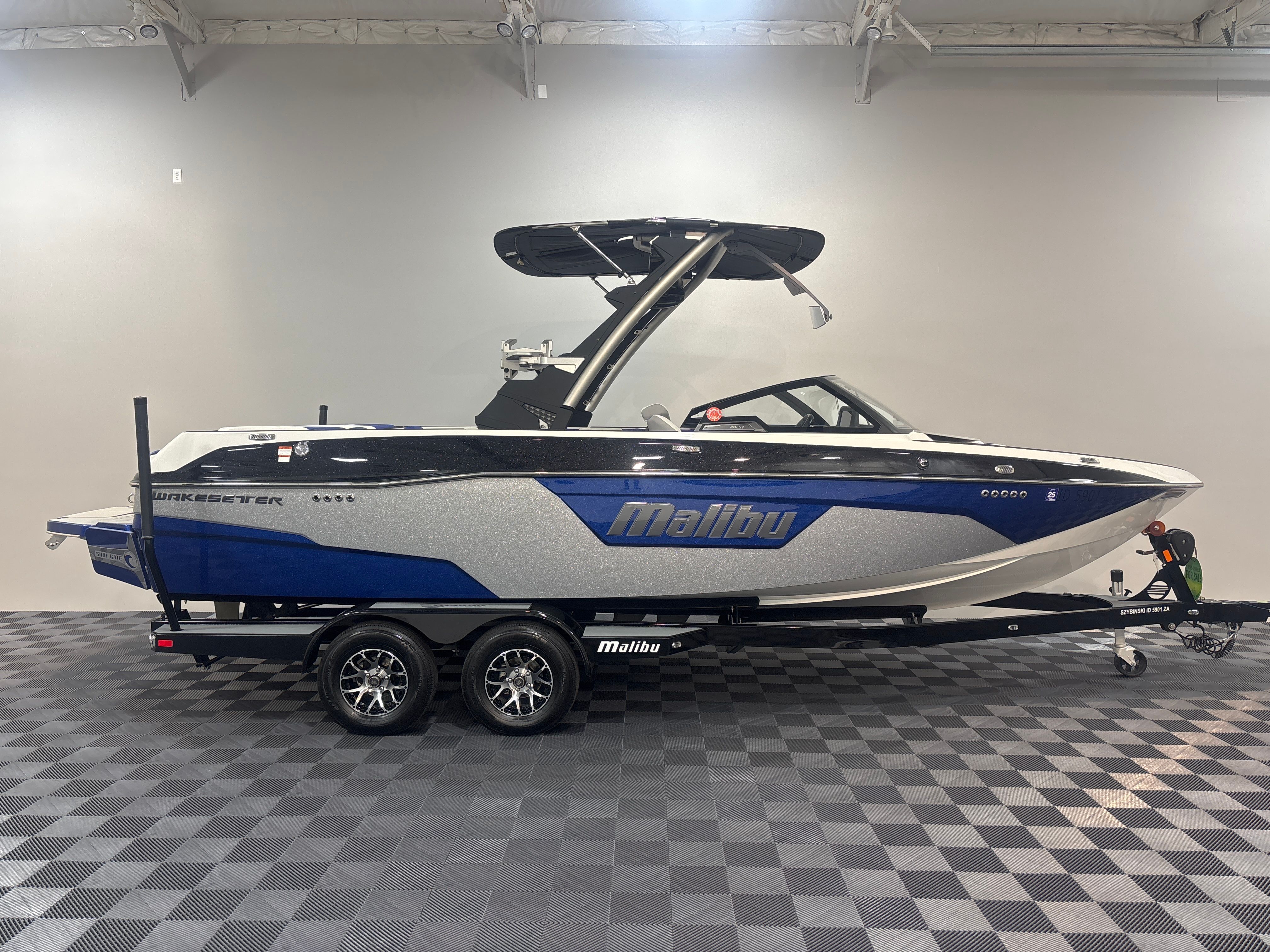 2021 Malibu 23 LSV