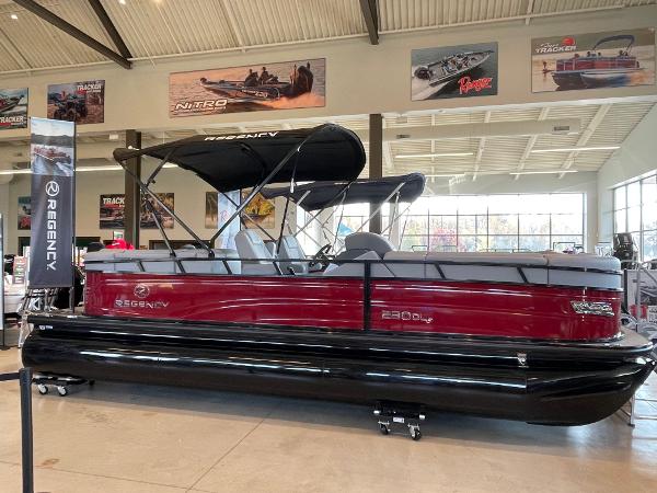 Regency 230 DL3 2025 Regency 230 DL3 pontoon boat in showroom, featuring sleek design and modern amenities.