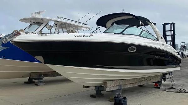 Sea Ray 290 SLX 2005 Sea Ray 290 SLX boat on dry dock.