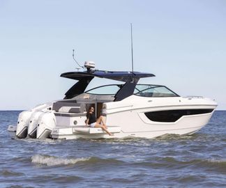 2020 Cruisers Yachts 38 GLS