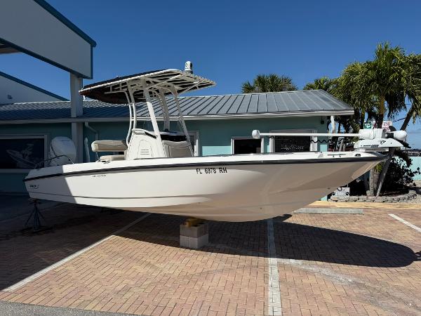 2016 Boston Whaler 240 Dauntless