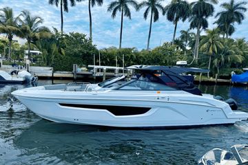 2022 Cruisers Yachts 34 GLS OB