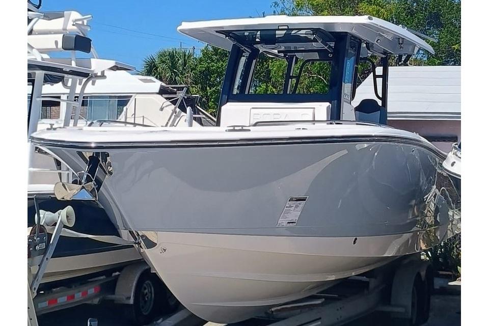Robalo R300 Center Console