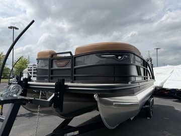2026 Bennington M Swingback 22 MSB Tritoon