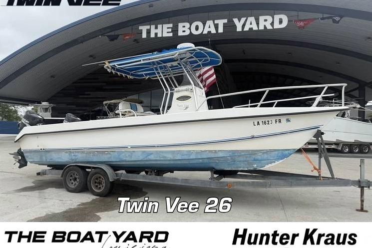 2005 Twin Vee 26 Center Console