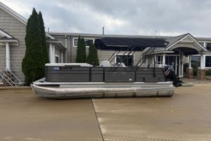 Crest Crest I SLRC 2019 Crest I SLRC pontoon boat parked outside a building on a cloudy day.