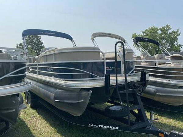 2019 Sun Tracker Party Barge 22 XP3