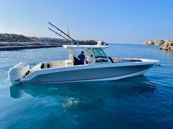 2022 Boston Whaler OUTRAGE 380