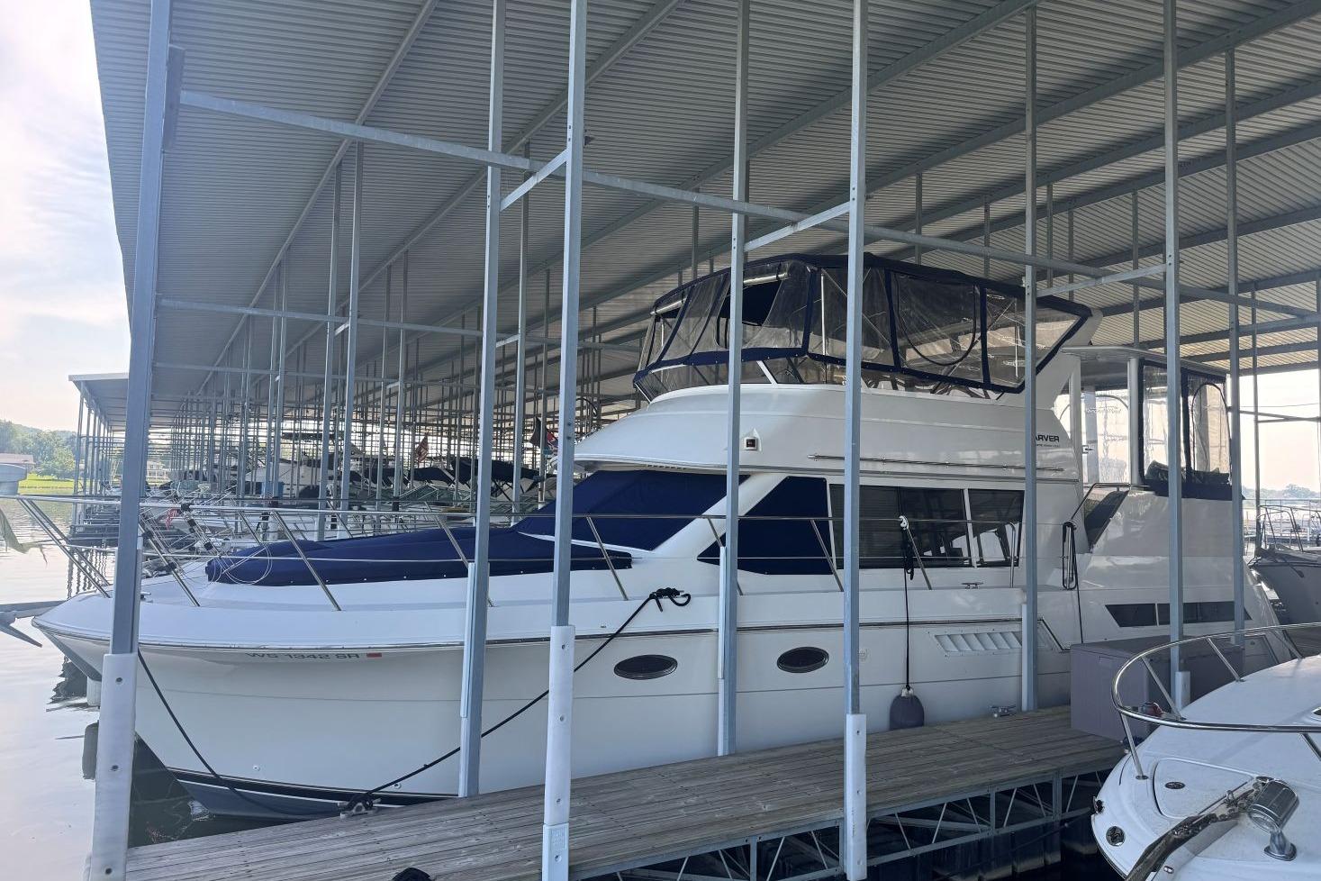 1998 Carver 405 Motor Yacht