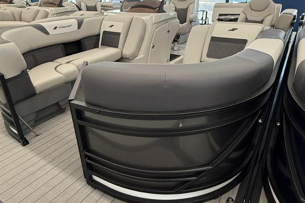 Starcraft SLS 3 Q DH 2025 Starcraft SLS 3 Q DH boat interior with luxurious seating and modern design.