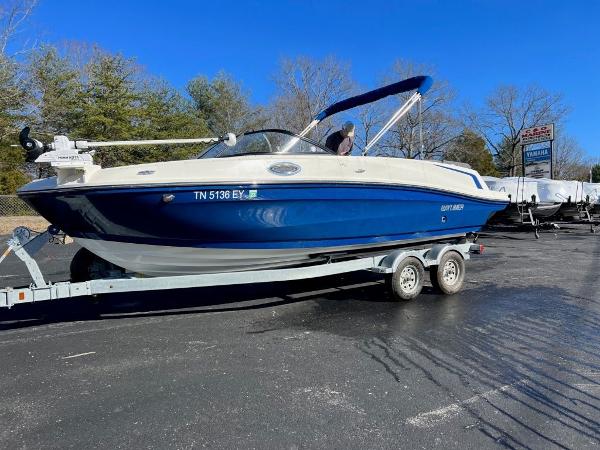 Bayliner VR6 Bowrider I/O 2019 Bayliner VR6 Bowrider I/O on trailer, blue and white, parked outdoors.