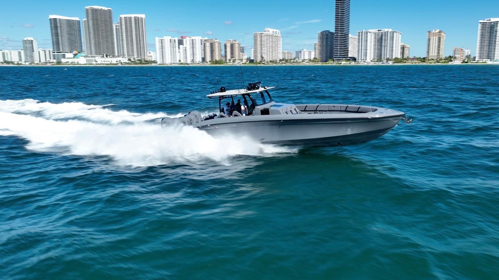 2019 Midnight Express 43