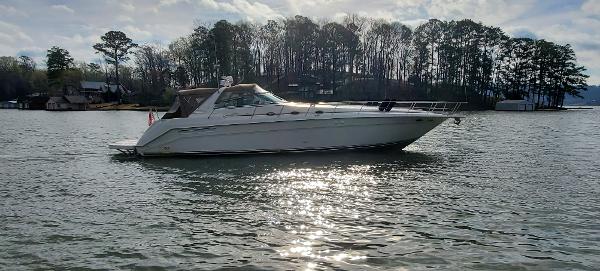 Sea Ray 500 Sundancer 1998 Sea Ray 500 Sundancer yacht cruising on a serene lake with trees in the background.