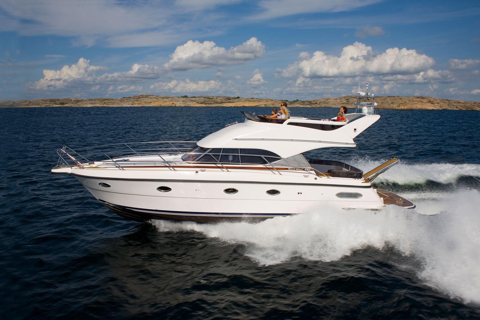 Nord West 420 Flybridge 2007 Nord West 420 Flybridge yacht cruising on open water under a clear sky.
