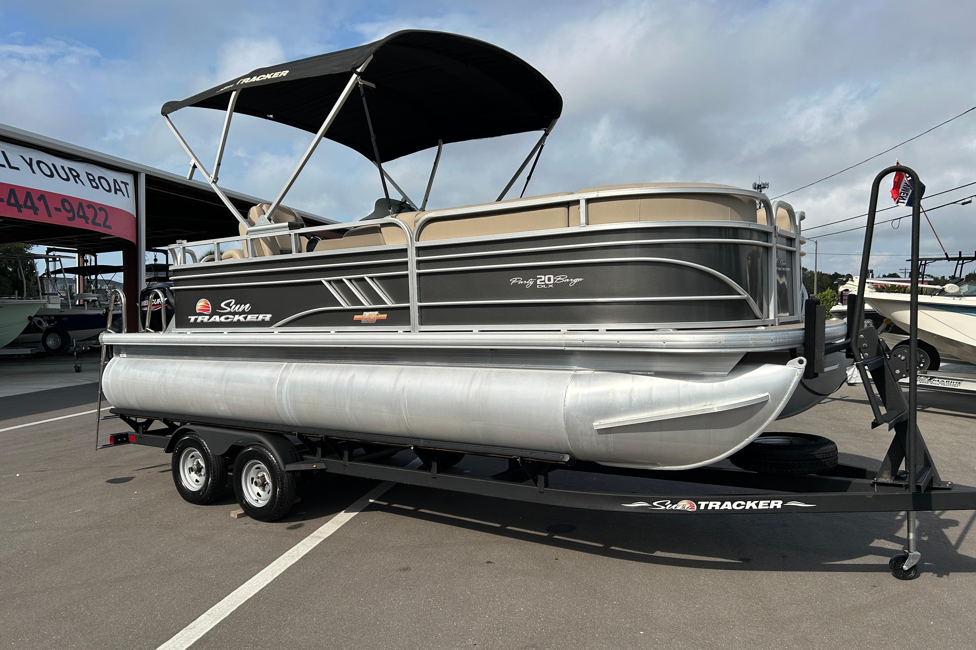 2023 Sun Tracker Party Barge 20 DLX