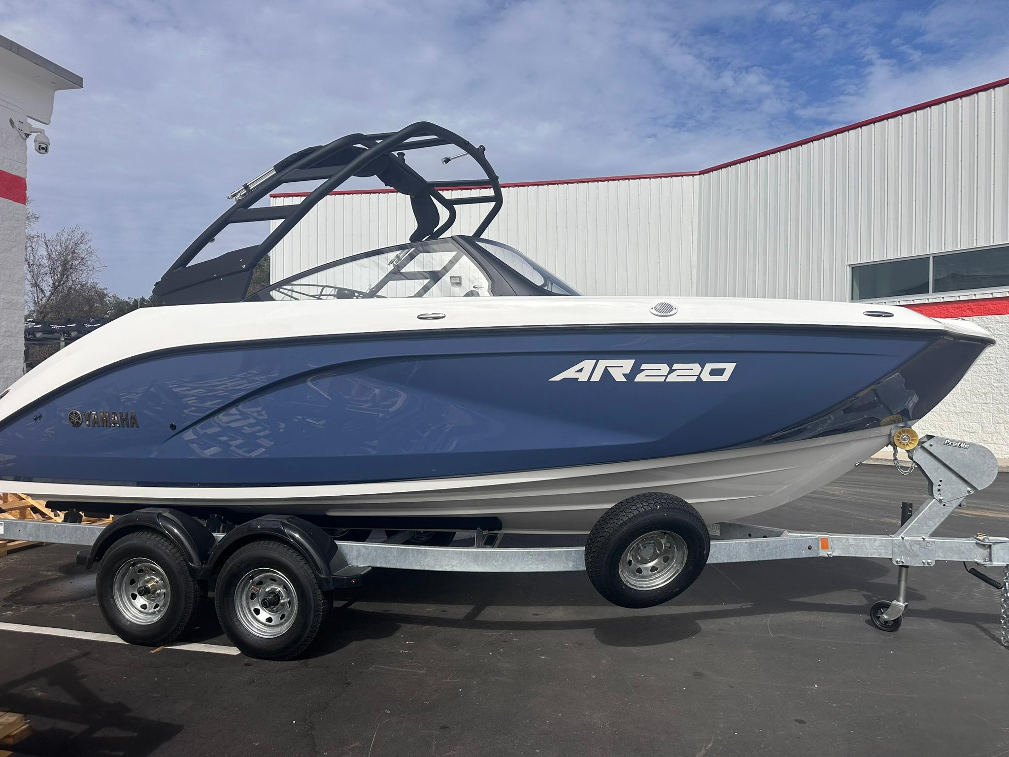 2025 Yamaha Boats AR220