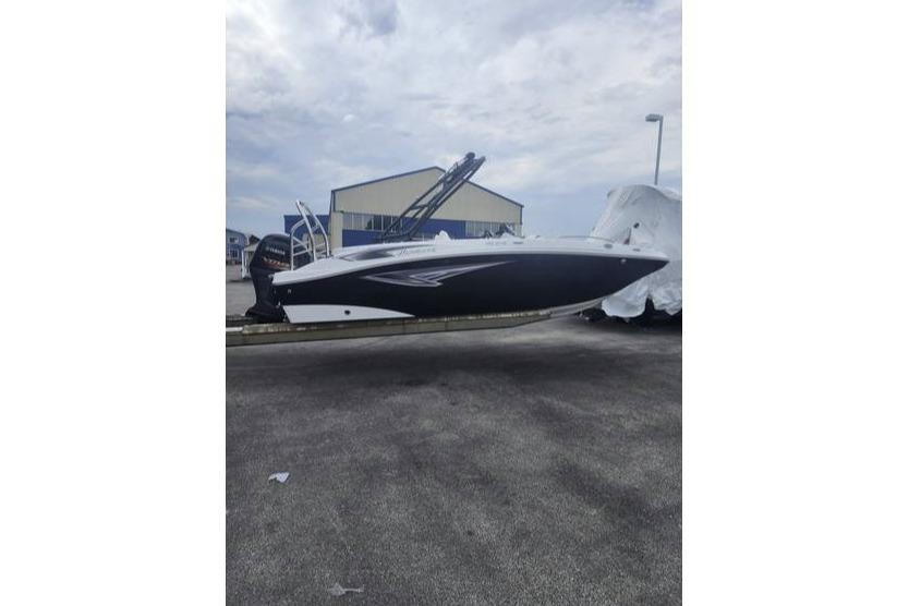 2024 Hurricane Sundeck Sport 218 OB