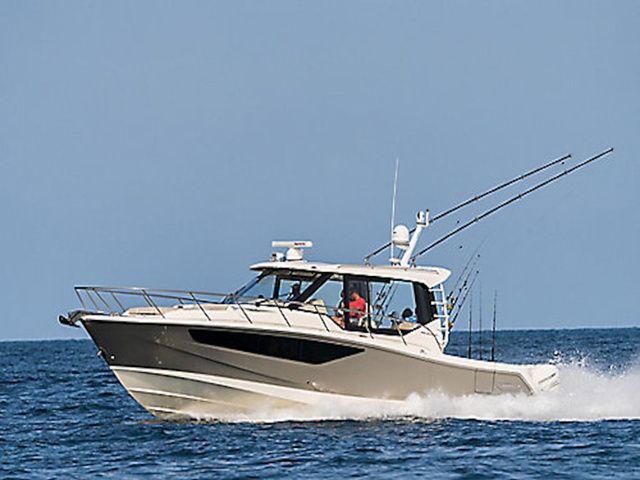 2025 Boston Whaler 405 Conquest