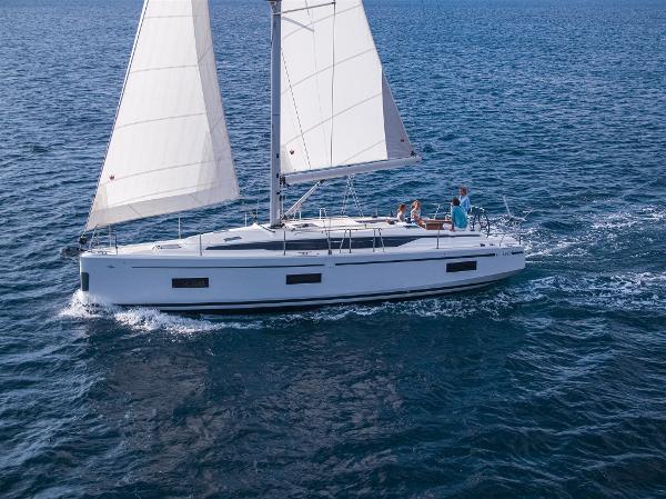 Bavaria C42 BAVARIA C42 (7)