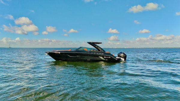 2022 Cruisers Yachts 338 South Beach Edition Bow Rider