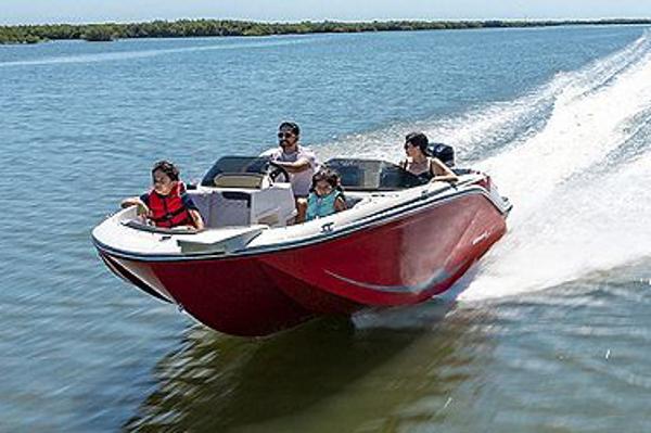 Bayliner M19 - Explore Deck Boat Models