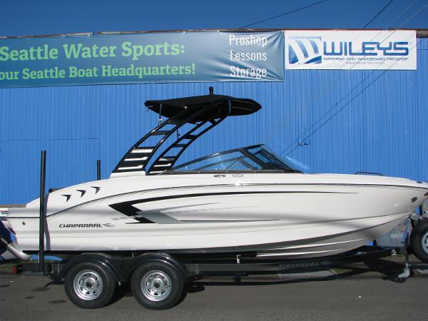 Chaparral 21 SSi 2025 Chaparral 21 SSi boat on trailer, displayed at Seattle Water Sports.