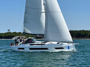 2025 Dufour 44