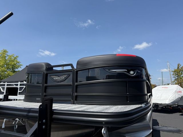 2026 Bennington M Quad Bench 24 MFB Tritoon