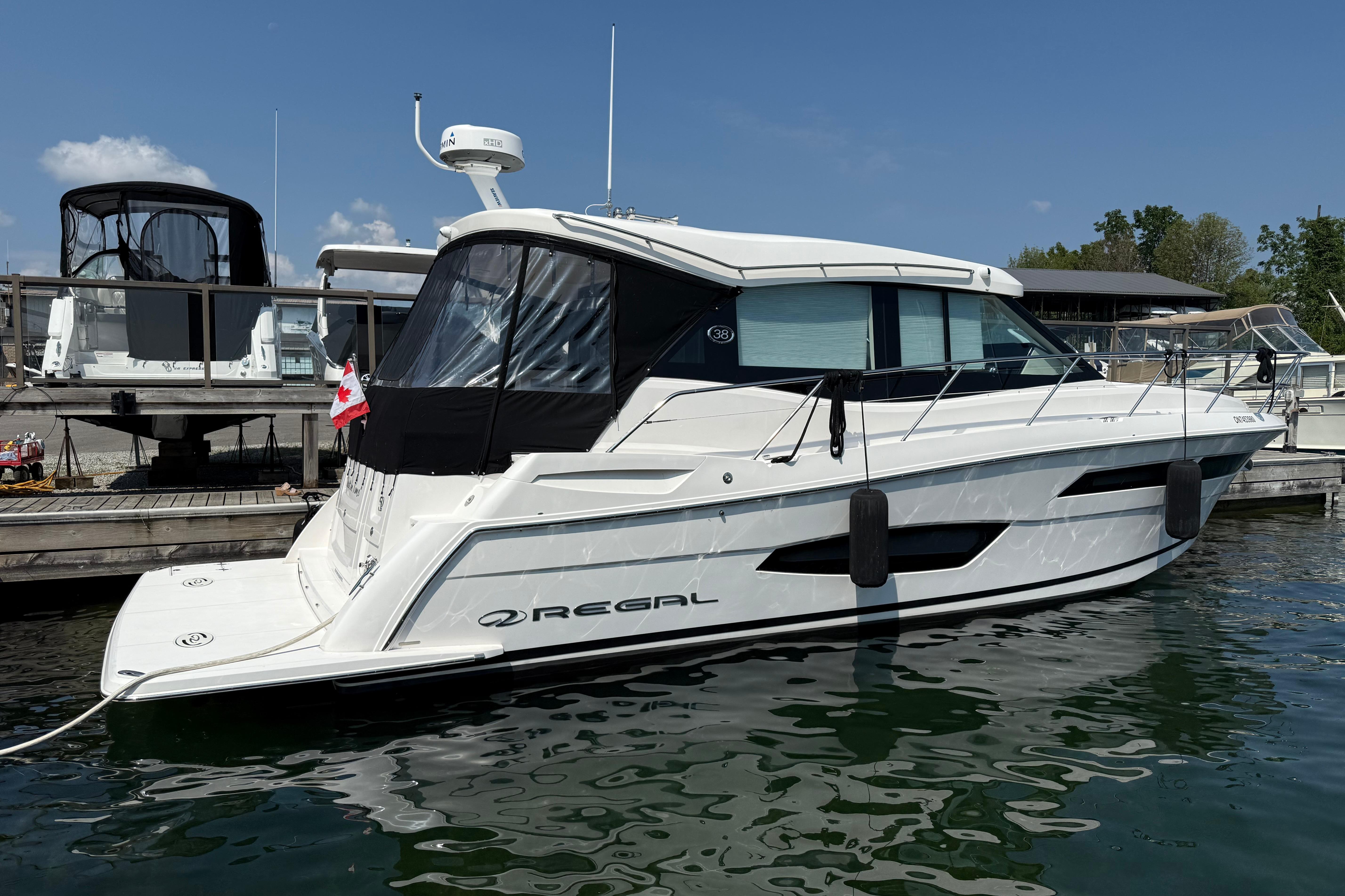 2021 Regal 38 Grande Coupe