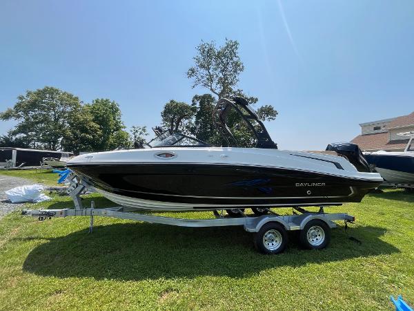 Bayliner VR6 Bowrider OB 2025 Bayliner VR6 Bowrider OB on trailer, parked on grass, with trees in background.