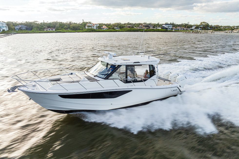 2025 Boston Whaler 405 Conquest